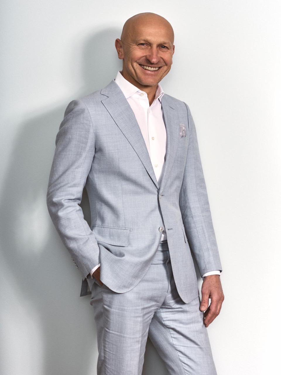 Univ.-Prof. Dr. Gerhard Prager in a suit